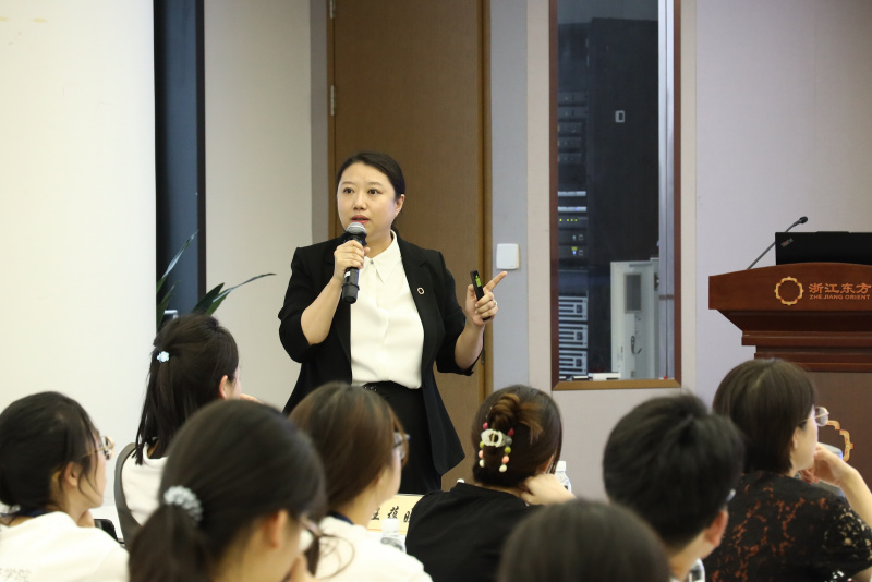 浙江大學經濟學院、國際聯合商學院全國優秀大學生夏令營到浙江東方參訪 何欣.jpg